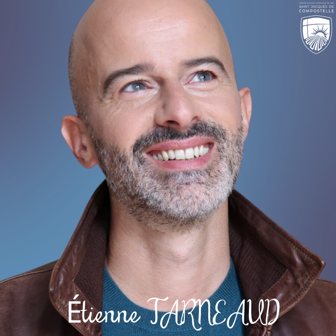Etienne Tarneaud est un chanteur/auteur/compositeur passionné par la Bible. Représentation au groupe scolaire saint jacques de Compostelle